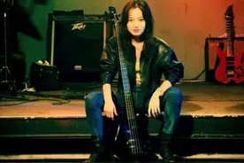 从“你唱歌像蚊子叫”到“任性才女”，“智慧之光”斯琴格日乐图片