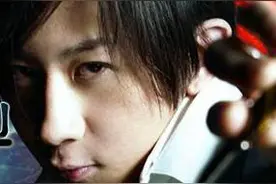 街头拍摄好棒的魔术表演，比刘谦还要利害！看不出什么道具惊呆了图片