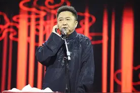 于谦登录《欢乐喜剧人》助阵岳云鹏，岳云鹏舞台跪哭郭德纲！图片