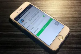 手机掉水了，千万不要急着开机！包括苹果6s!图片