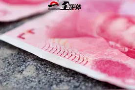 乌鲁木齐同一ATM机相继吐假钞？关键连编号都一样图片