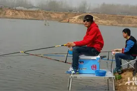 浅滩连竿大板鲫，原因居然是这样图片