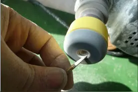 玉雕界：磨一枚玉石平安扣，要费多少料？图片