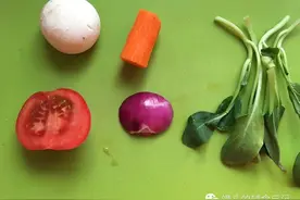 宝宝辅食：虾仁炒面和田园蔬菜汤的做法图片