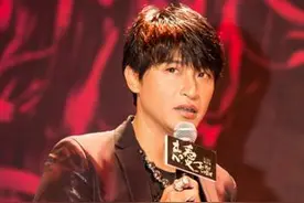 陈志朋飙泪回应整容传闻 主持人亲自检验其脸部图片