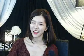 韩国2美女主播同台劲舞引爆眼球~看看谁才是网友最爱~图片