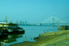 长江野钓，夜战月亮湾，上各种巨物！图片