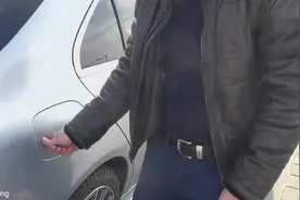 国外的自助轮胎充气装置，充气太简单了！视频封面