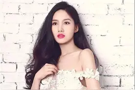 古力娜扎同学吴优晒写真，身材高挑有气质，变身高冷御姐！图片