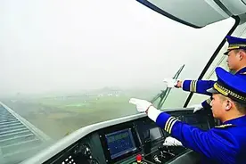 长沙磁浮快线带着株洲人的骄傲"飞翔"（图）图片