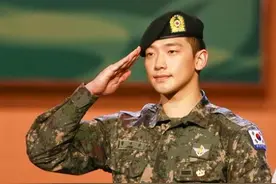 除了Rain与宋仲基，还有6位欧巴穿军服都很迷人！图片