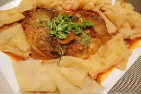 鱼头泡饼的做法图片