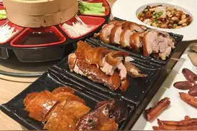 你一定没吃过的创新烤鸭，蘸着蓝莓酱跳跳糖吃——石家庄美食图片