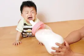 宝宝厌奶让妈妈总束手无策？这样出招绝对让宝宝服帖喝奶吃得香！图片