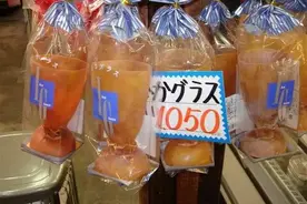 脑洞！用鱿鱼做杯子，就可以一边喝着一遍吃了图片