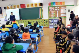 幼儿园小朋友走进莫干山外国语学校星睿班图片