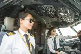 深圳航空两位女飞行员第一视角执行航班，精彩不容错过。图片