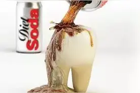 男子喝可乐掉光牙！可乐腐蚀牙齿堪比硝酸？图片