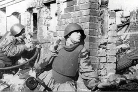 这是真实的战争中的红警苏俄磁暴步兵：卫国战争中的战斗工兵图片