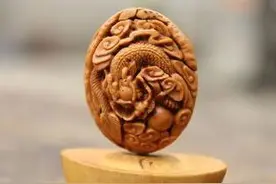 范、李用串珠秀恩爱，串珠的颗数也有它的含义哦！图片