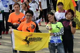 全民健身——沐浴春光健康走图片