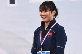 游泳——全国冠军赛：汪雪儿获得女子100米仰泳冠军图片