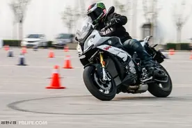 开拓摩托车细分市场 BMW S 1000 XR中国首秀图片