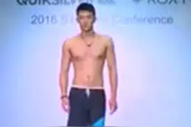你家老公黄景瑜的模特泳装秀震撼全场图片