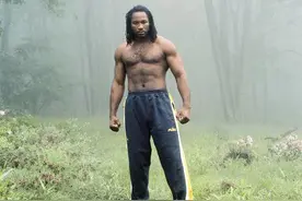 英国新星神勇比肩泰森，本国前辈重量级前霸主刘易斯因何大泼冷水图片