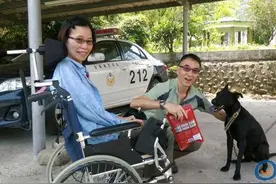 老婆变成渐冻人，深情男不辞辛劳去警局，只为完成她唯一的心愿！图片