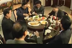 领导搬新家请下属吃饭，酒桌上领导说了一番话，真现实视频封面