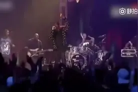 终于找到“大金链子黑墨镜”thug life的原版出处了！