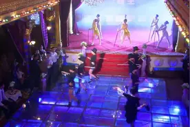 日本孕妇扮女专家，因怀孕的肚子比一般的高被识破，被一枪干掉视频封面
