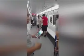 大连男子穿耐克鞋乘地铁 被爱国球迷骂成“汉奸”视频封面