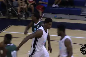 大白边怀特塞德街球场把自己当奥尼尔，在内线就是要硬扣视频封面