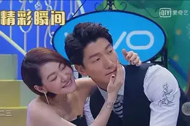 男模张亮大秀厨艺，一盆的小龙虾看呆了，小S被迷住了视频封面