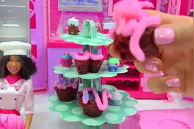 芭比娃娃美女大厨做杯子蛋糕视频封面