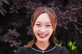 这才是发生紧急情况时，放置三角指示牌的正确操作@懂车侦探 @抖音汽车 #懂车小知识