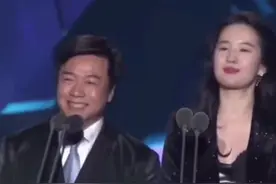 #刘亦菲 #唐季礼 互吹#彩虹屁 原来#神仙姐姐 的第一件威亚衣就是#成龙 大哥送的@抖音短视频