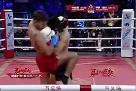 典型的散打对战自由搏击，从被重击后的反应，就能看出技术的不同视频封面