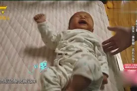 宝宝为什么会“落地醒”很多人都以为抱惯了，其实是错的！视频封面