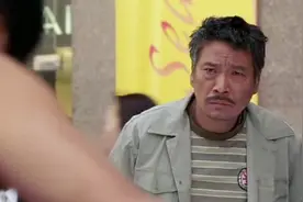 吴孟达半路遇见周星驰，见到周星驰这副姿势眼睛亮了