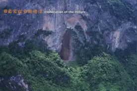 航拍甘肃省陇南市徽县，小陇山保护区三滩巨型崖壁，夏日花海视频封面