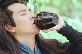 钟汉良难以接受自己的身世，伤心欲绝借酒消愁愁更愁视频封面
