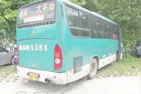 广东增城：word天！9岁小孩开大巴 警察蜀黍：年纪太小没法处理视频封面