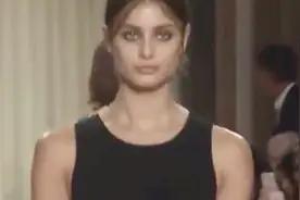 17 Alberta Ferretti 2017年 米兰 Milan 春夏 时装秀视频封面