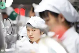 富士康的真实工作环境和劳动强度总结，看完碉堡了视频封面