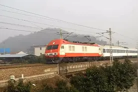 杭州开往武昌的Z47次直达特快列车 现已改为夕发朝至视频封面