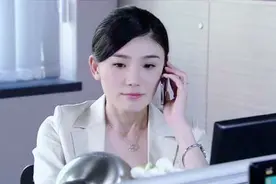 女孩跟朋友说要结婚了，朋友惊讶到说不出话来：我妒忌你！视频封面