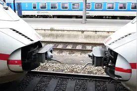 实拍高铁动车组连挂过程，整个过程看着很梦幻视频封面